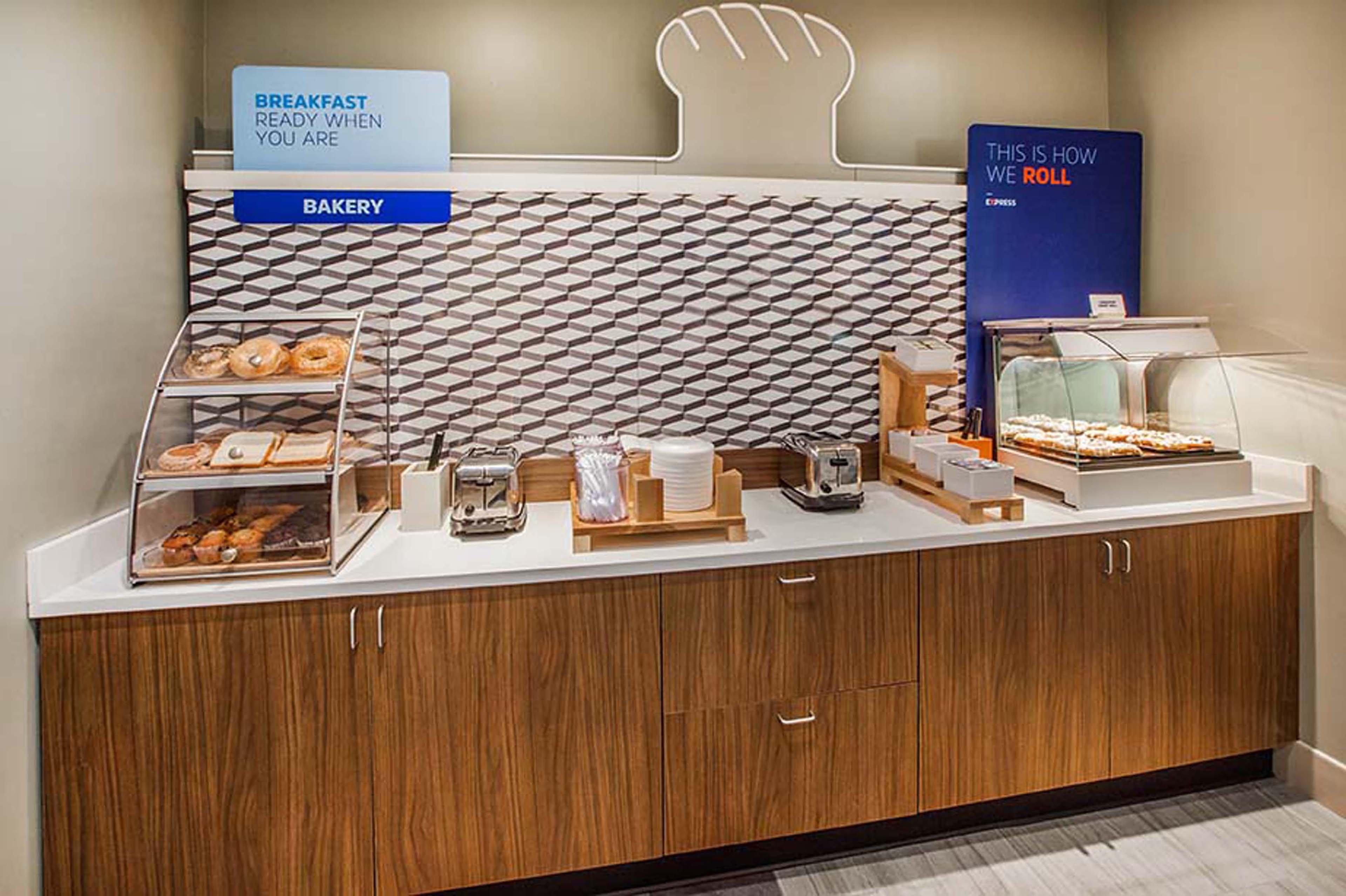 Holiday Inn Express & Suites Cleveland By Ihg Dış mekan fotoğraf