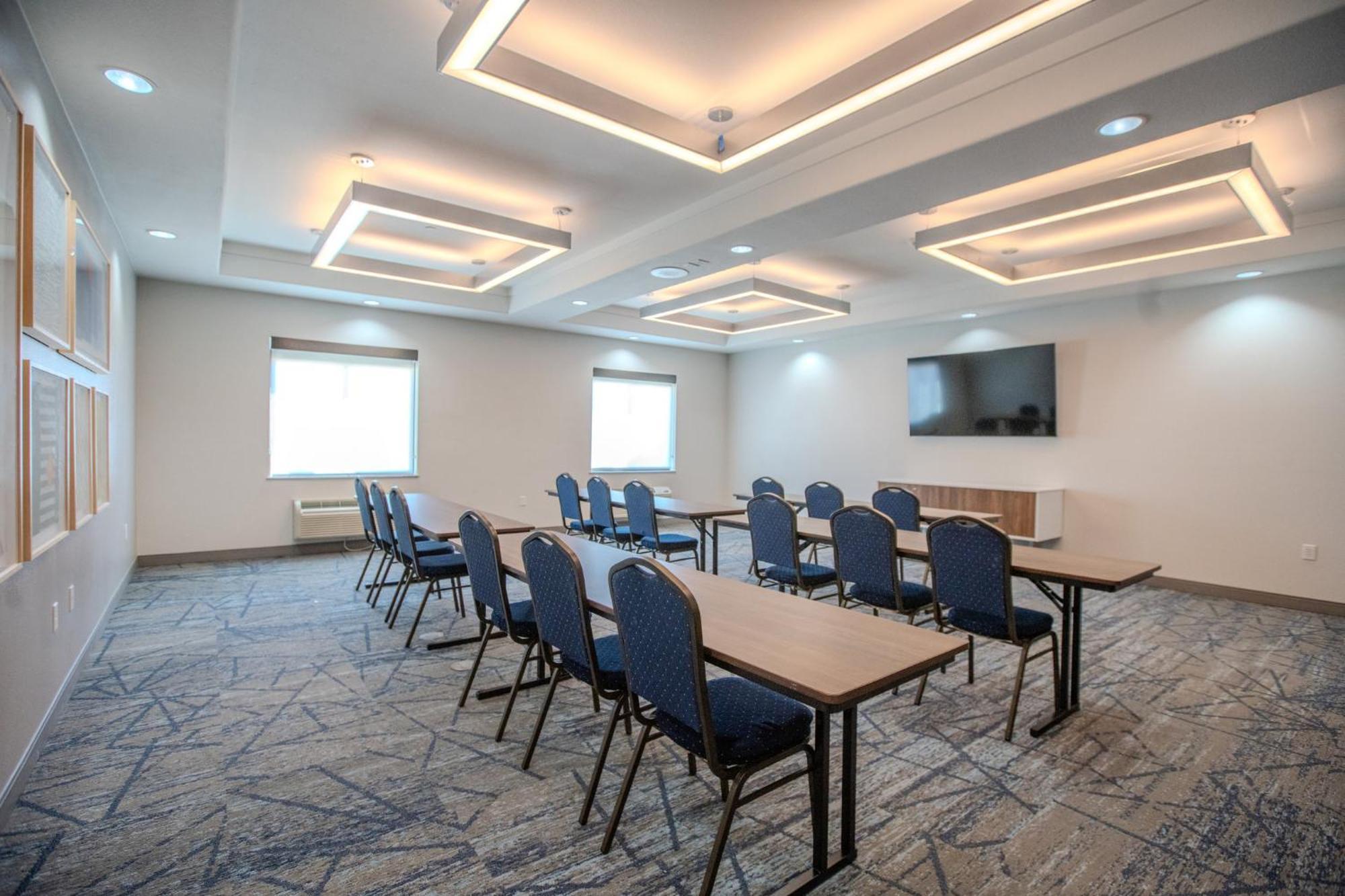 Holiday Inn Express & Suites Cleveland By Ihg Dış mekan fotoğraf