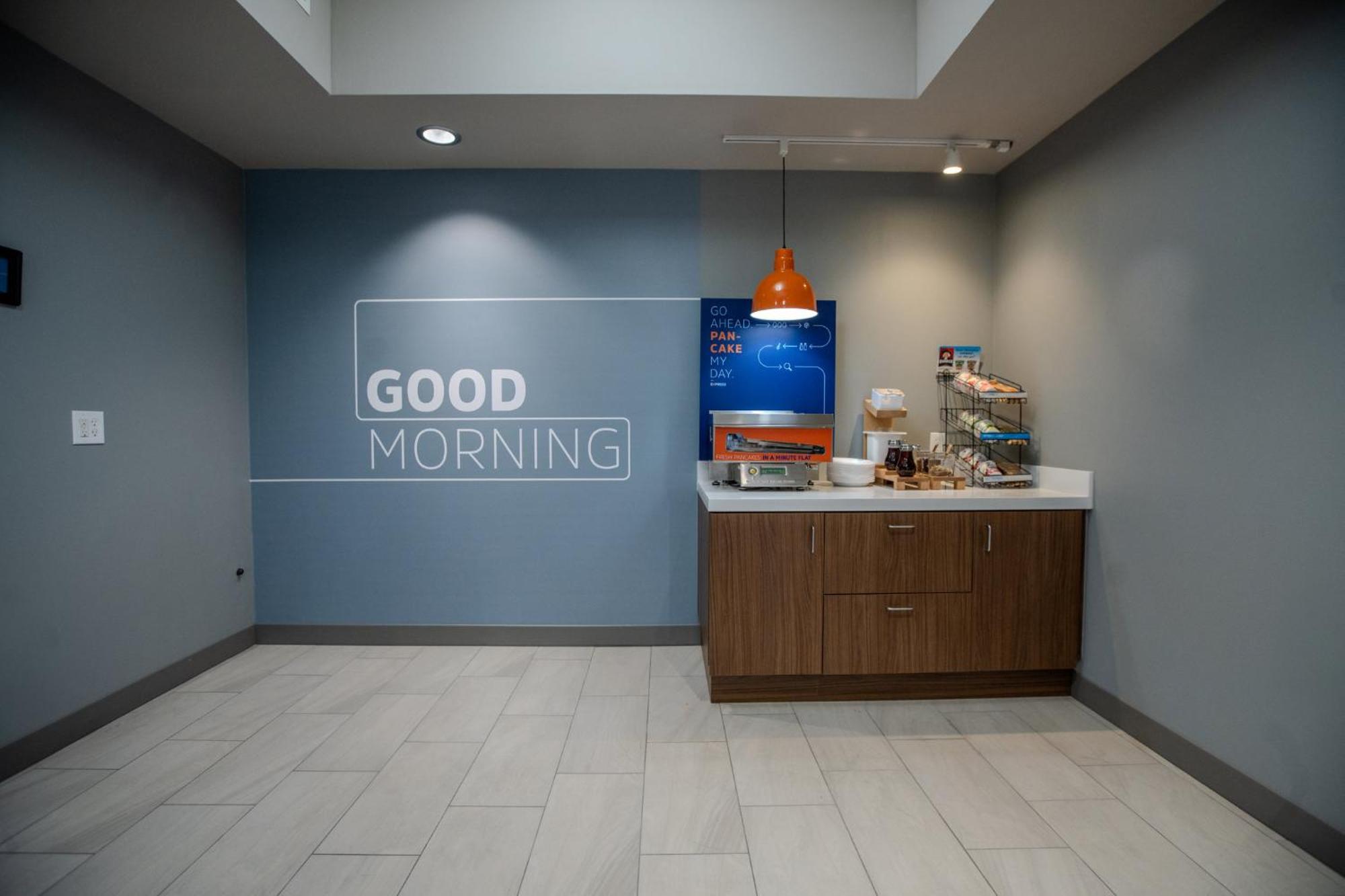 Holiday Inn Express & Suites Cleveland By Ihg Dış mekan fotoğraf
