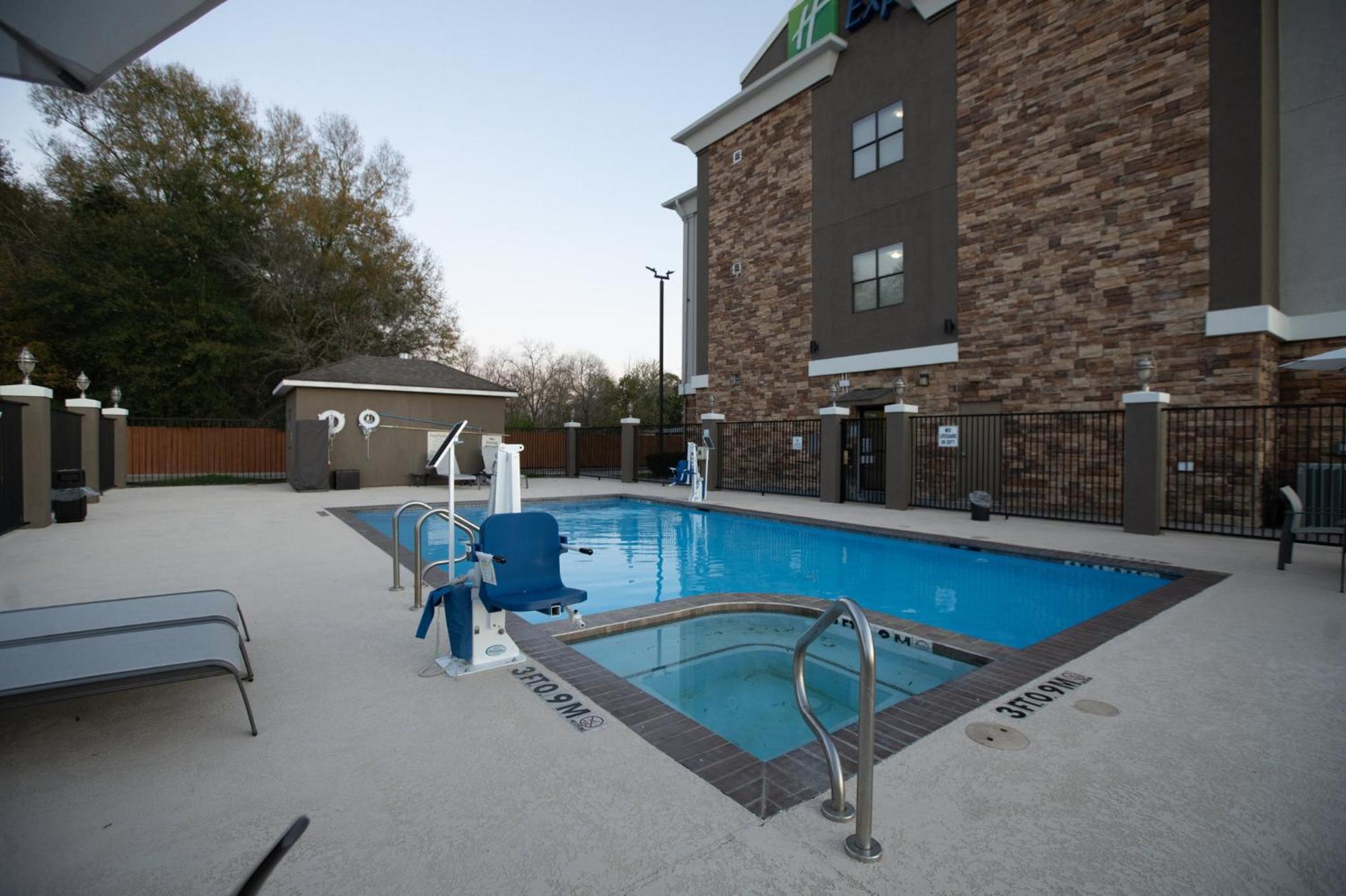 Holiday Inn Express & Suites Cleveland By Ihg Dış mekan fotoğraf