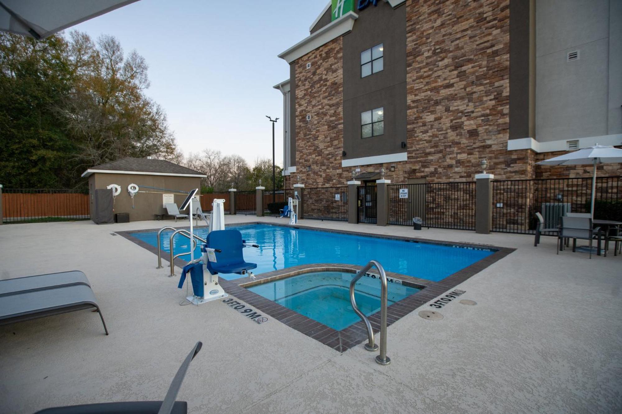 Holiday Inn Express & Suites Cleveland By Ihg Dış mekan fotoğraf