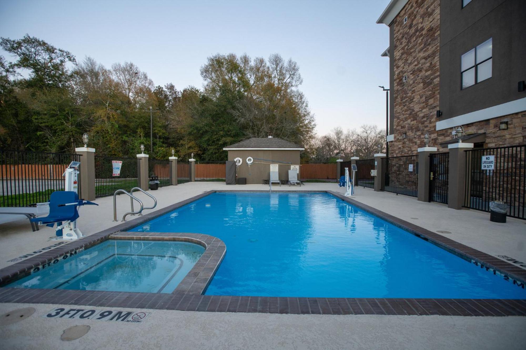 Holiday Inn Express & Suites Cleveland By Ihg Dış mekan fotoğraf