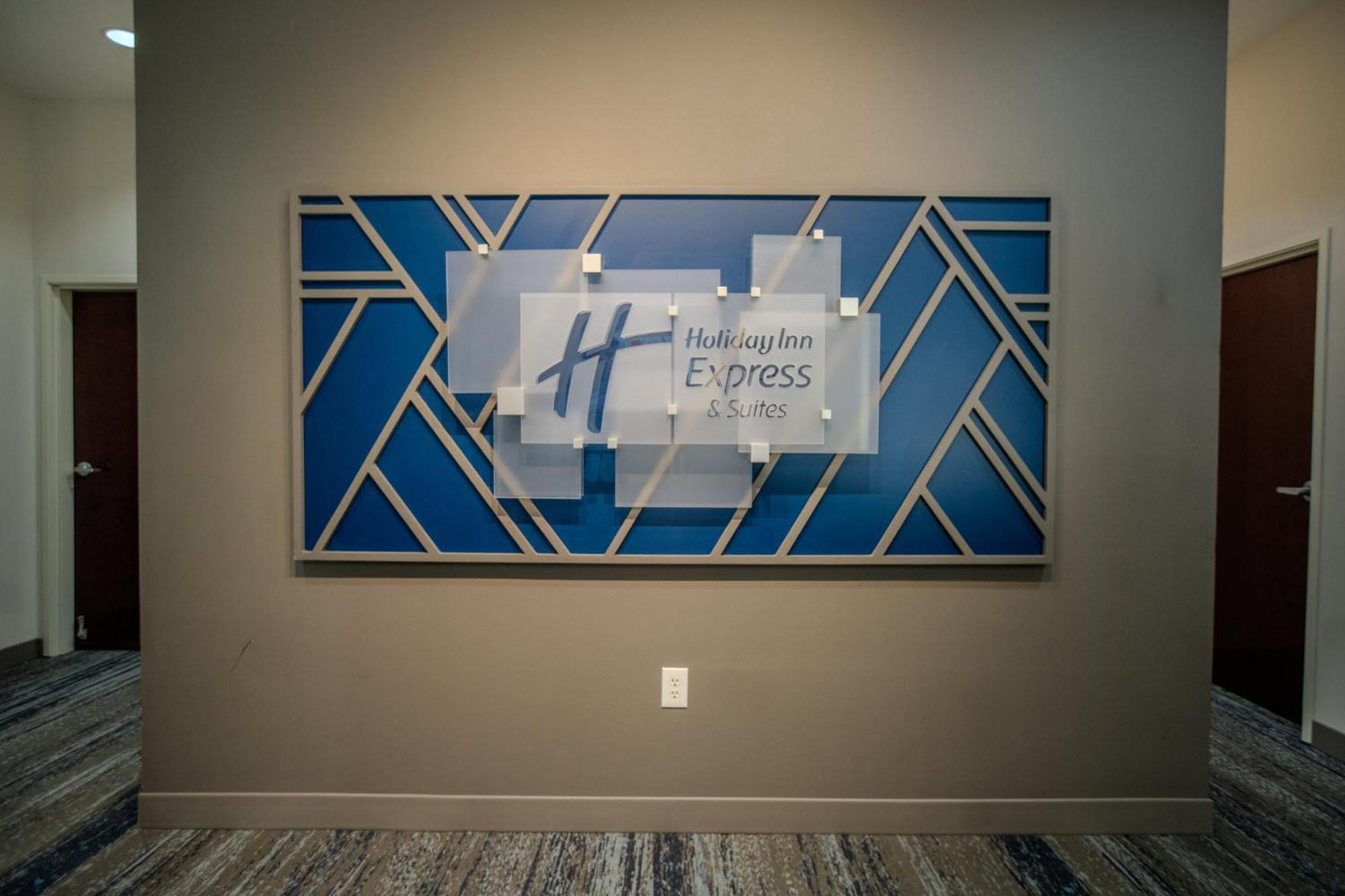 Holiday Inn Express & Suites Cleveland By Ihg Dış mekan fotoğraf
