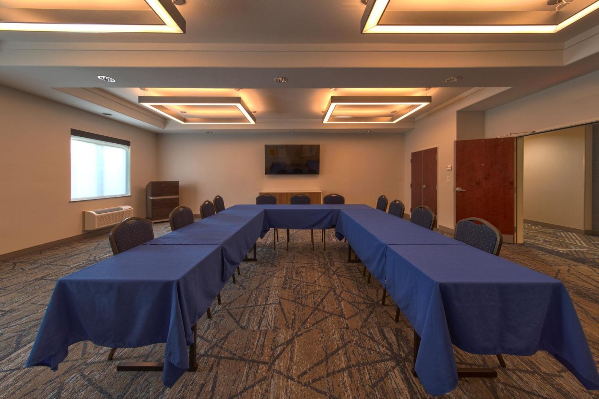 Holiday Inn Express & Suites Cleveland By Ihg Dış mekan fotoğraf