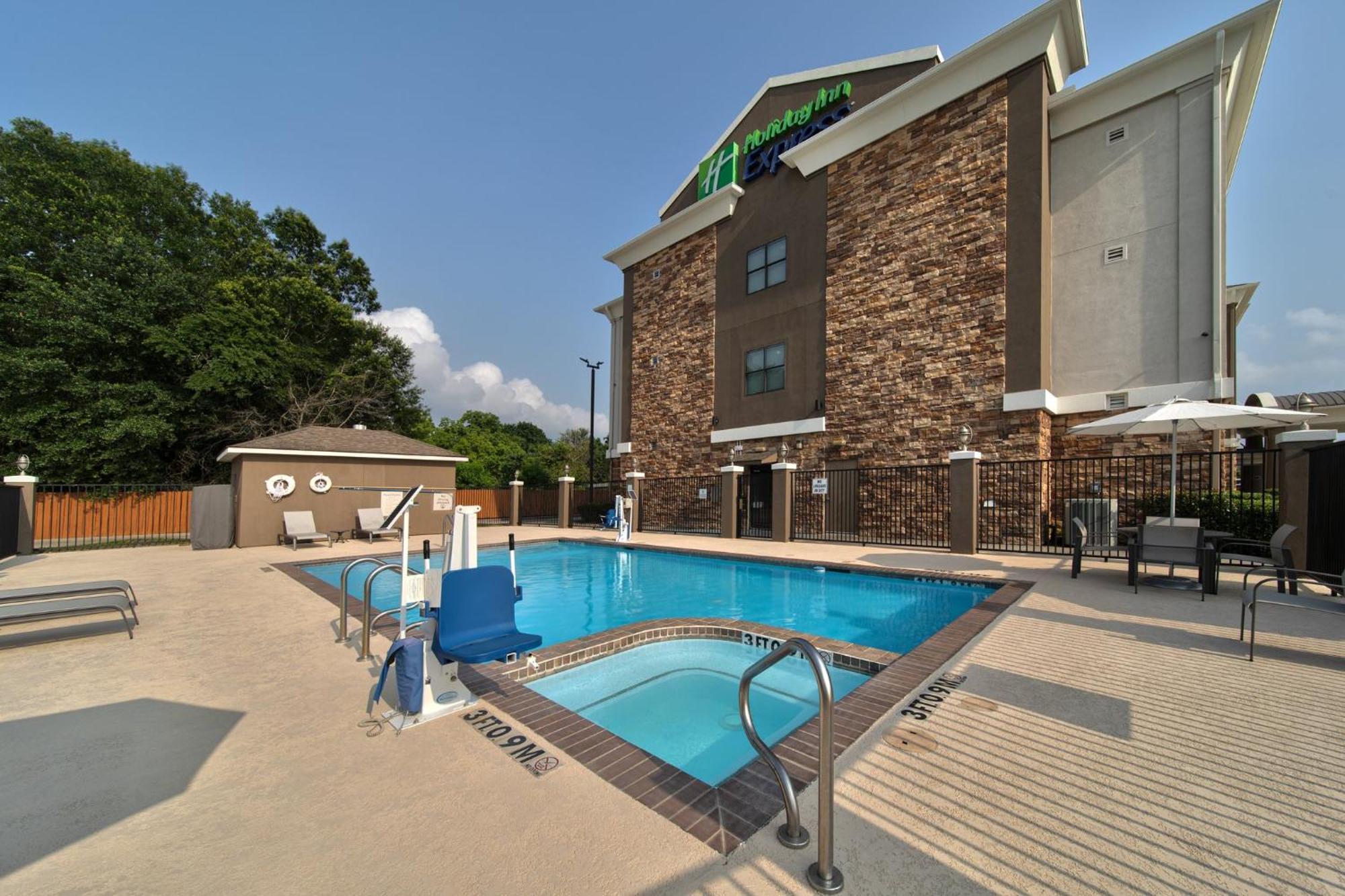 Holiday Inn Express & Suites Cleveland By Ihg Dış mekan fotoğraf